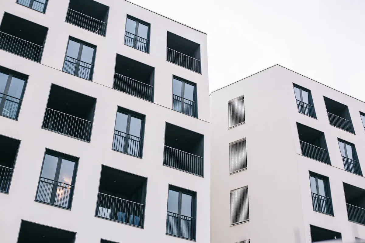 Czy deska tarasowa nadaje się na balkon?